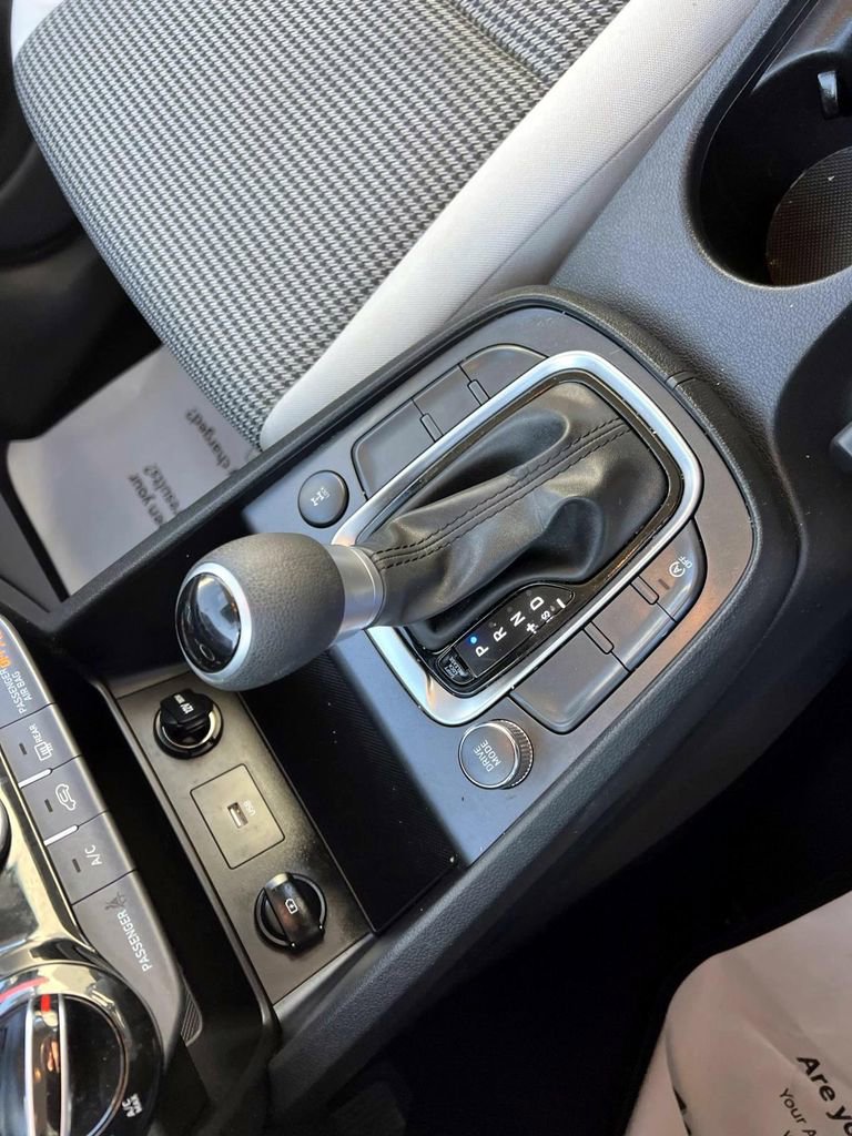 Certified 2023 Hyundai Kona SE image 17