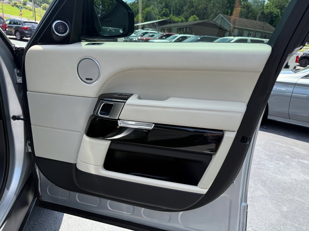 Used 2015 Land Rover Range Rover Supercharged image 56