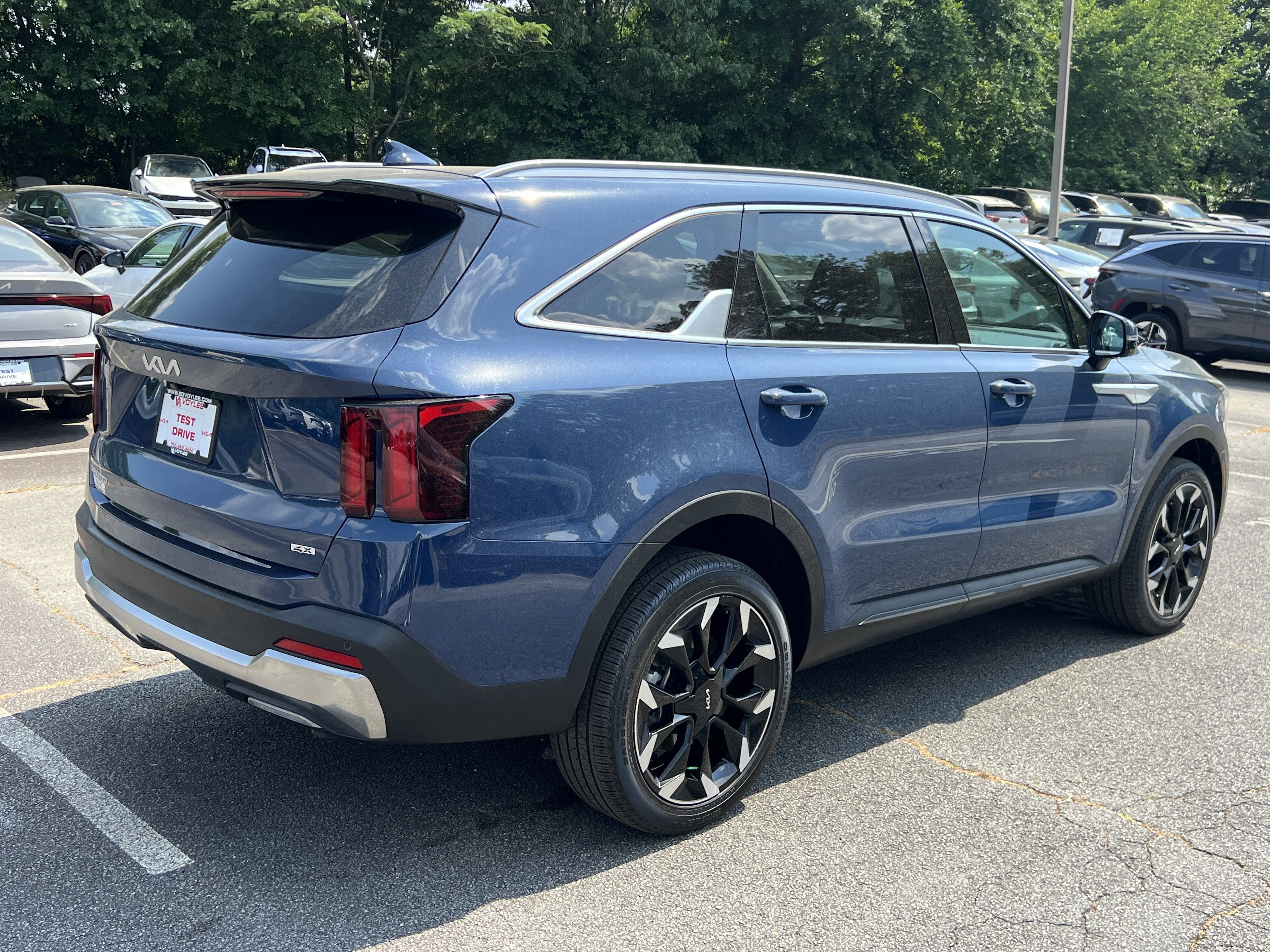 Used 2025 Kia Sorento EX w/ Panoramic Sunroof Package image 7