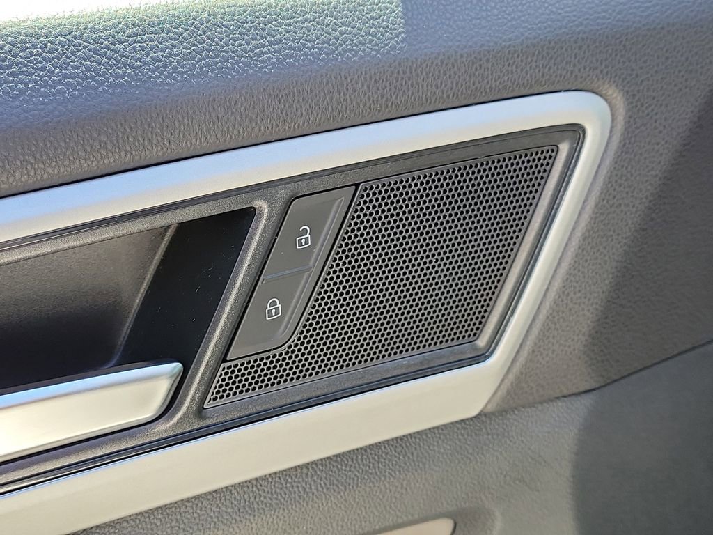 Used 2023 Volkswagen Atlas SEL R-Line image 18