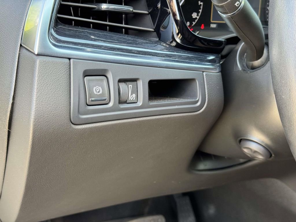 Used 2024 Cadillac XT5 Premium Luxury AWD/4WD image 9