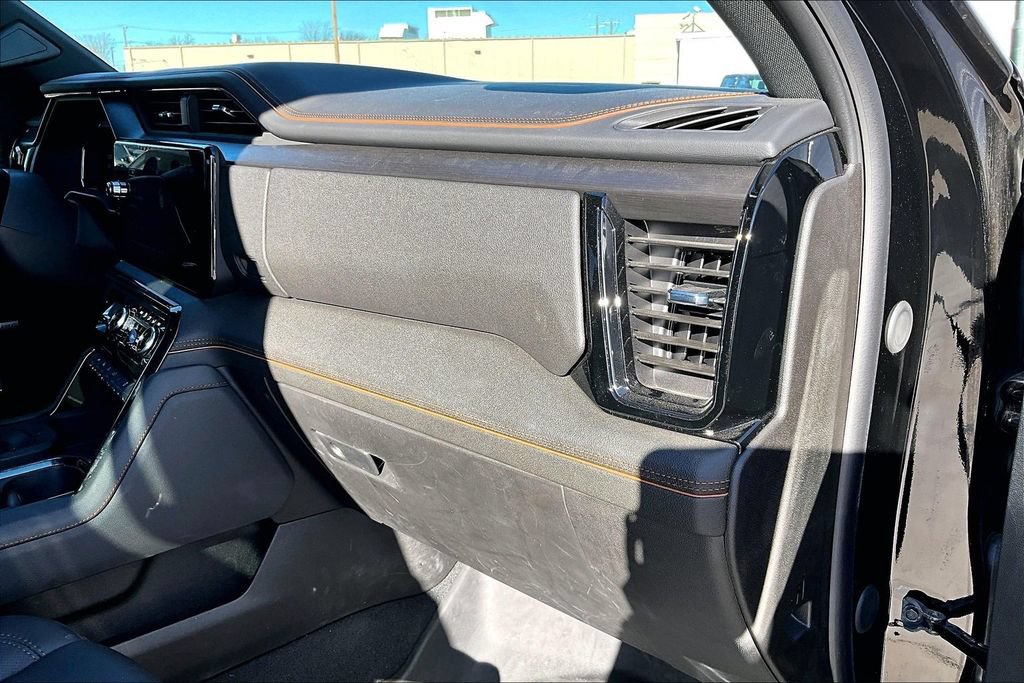 Used 2025 GMC Sierra 1500 AT4 w/ AT4 Premium Package AWD/4WD image 19