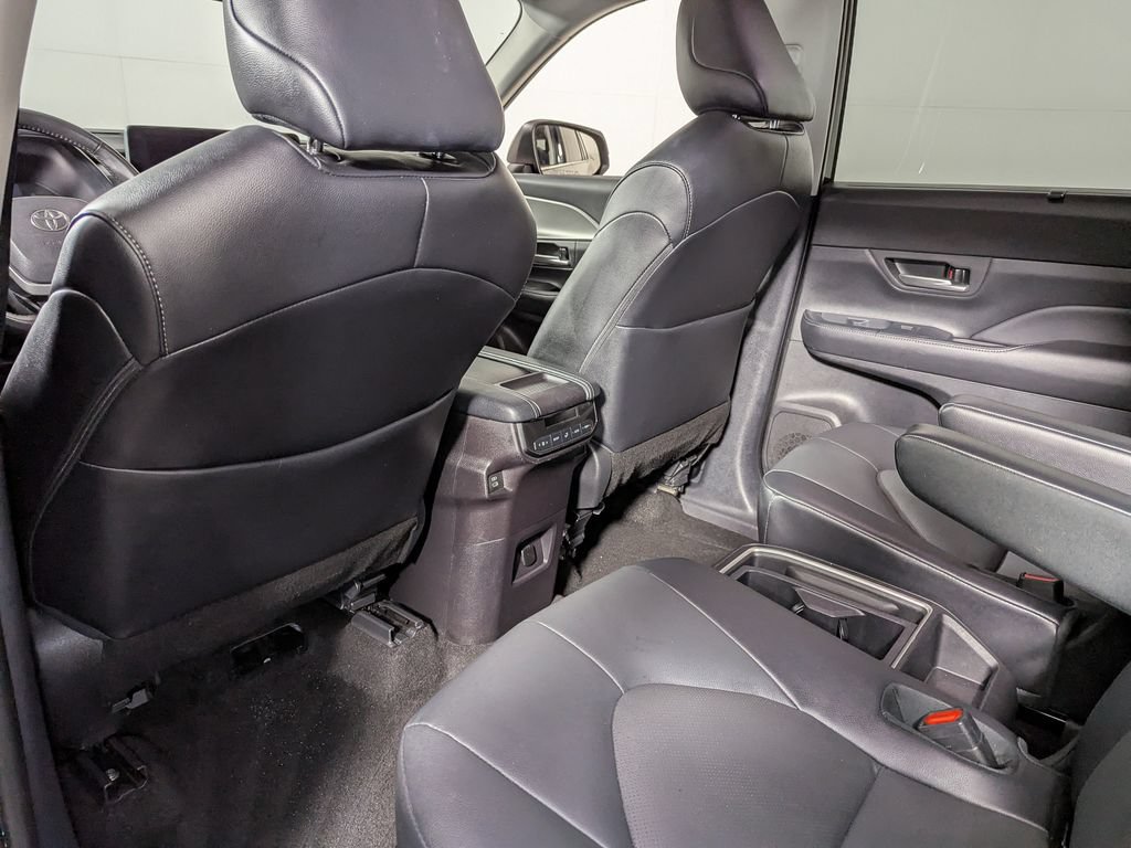 Used 2025 Toyota Grand Highlander AWD image 39