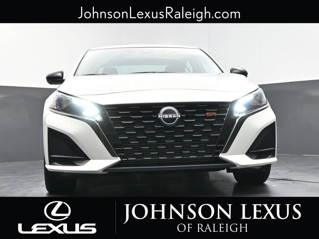 Used 2023 Nissan Altima 2.0 SR FWD image 15