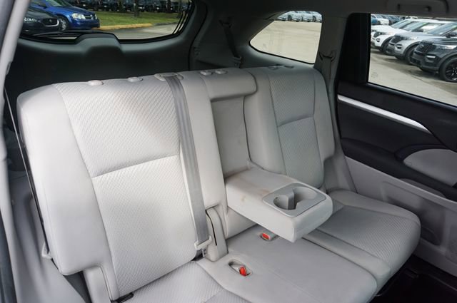 Used 2019 Toyota Highlander LE image 23