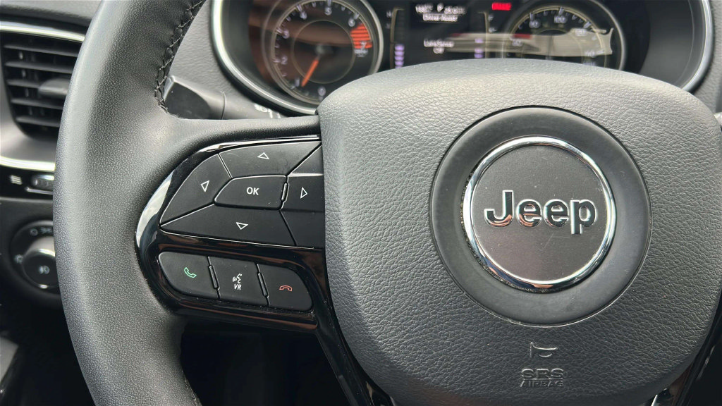 Used 2021 Jeep Cherokee Latitude Plus FWD image 11