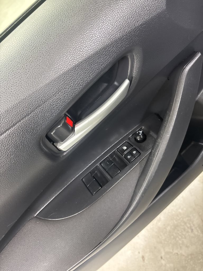 Used 2020 Toyota Corolla LE FWD image 17