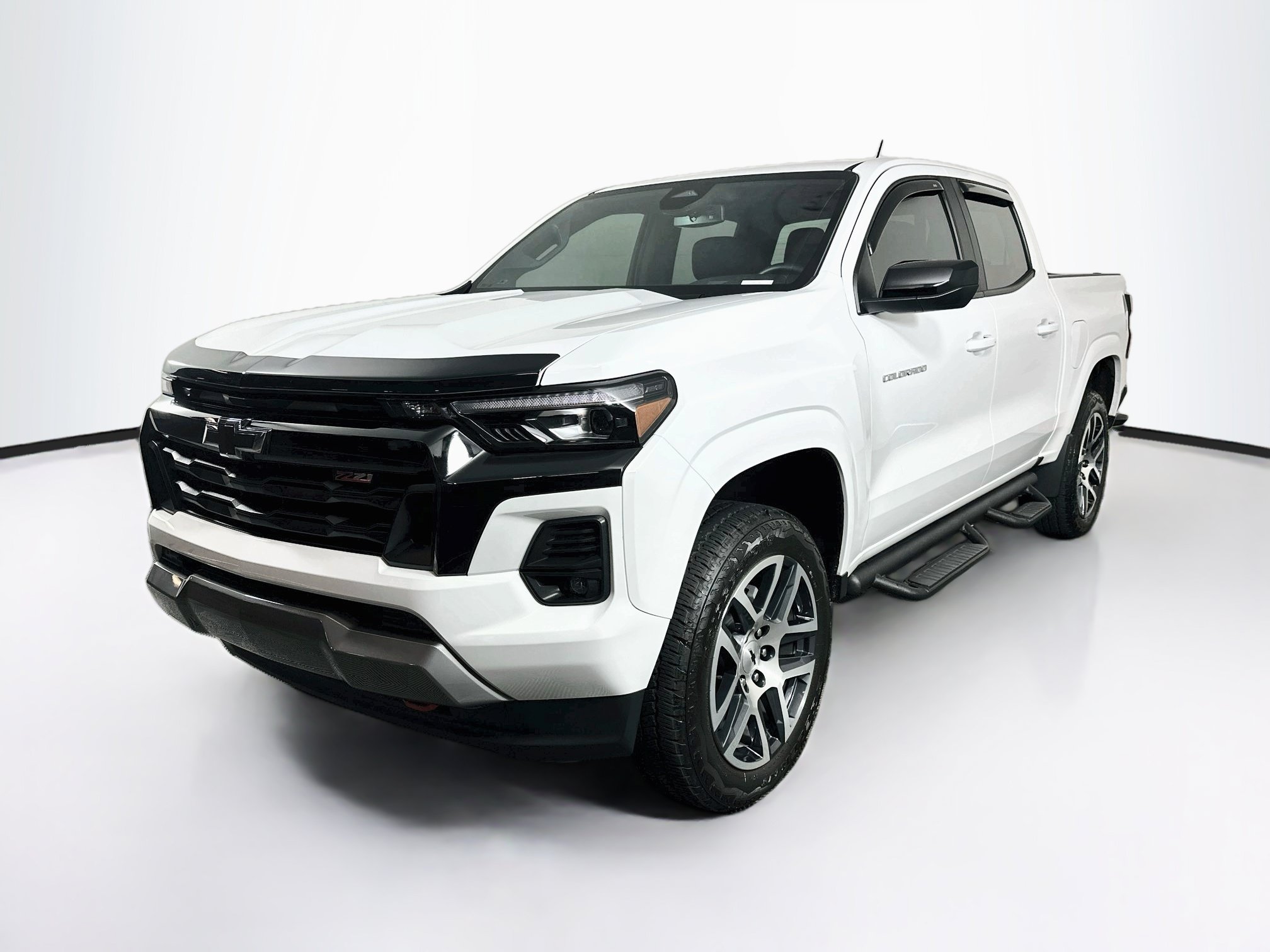 Used 2024 Chevrolet Colorado Z71 w/ Z71 Convenience Package 2 AWD/4WD image 3