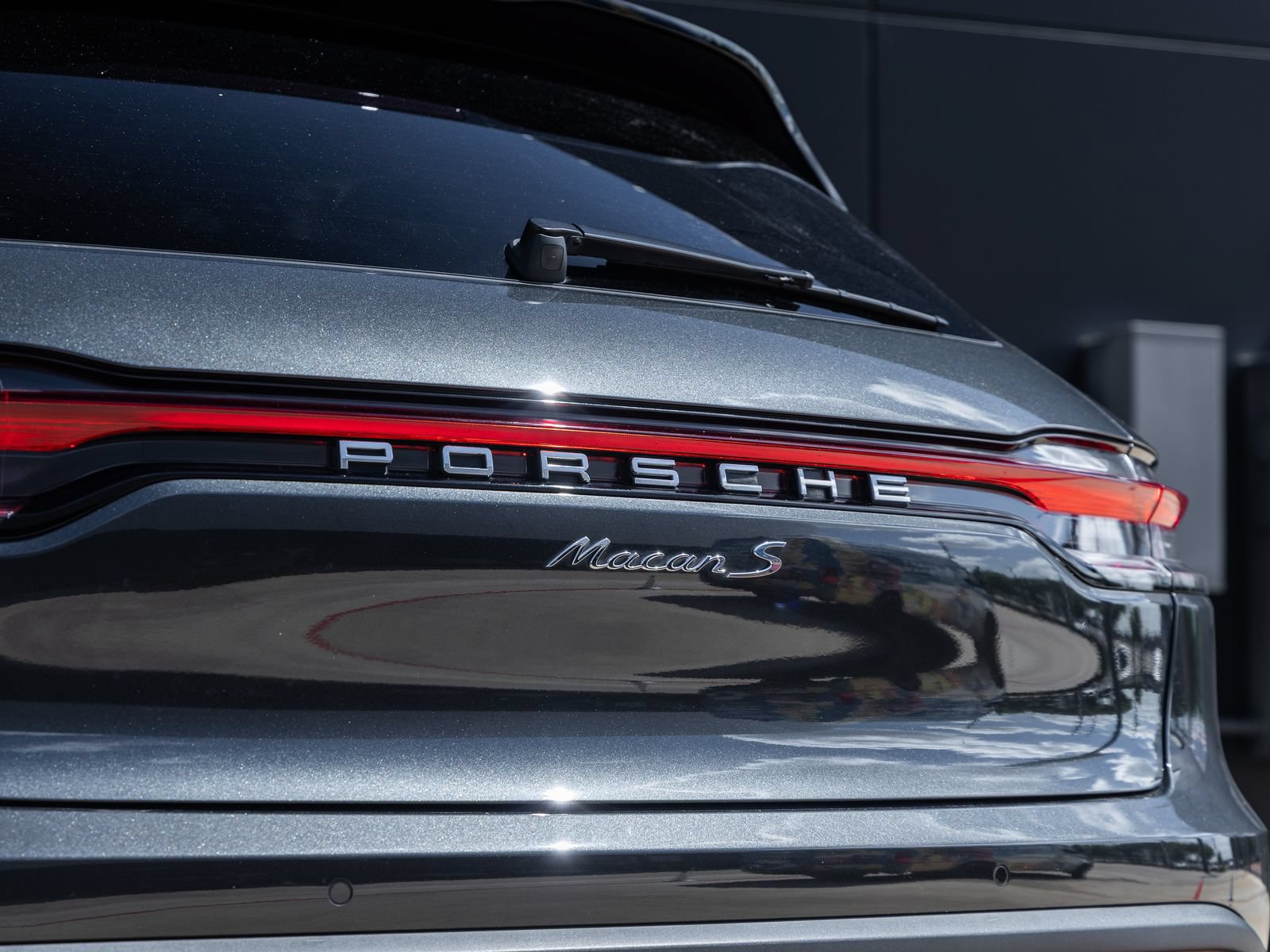 Certified 2024 Porsche Macan S AWD/4WD image 15