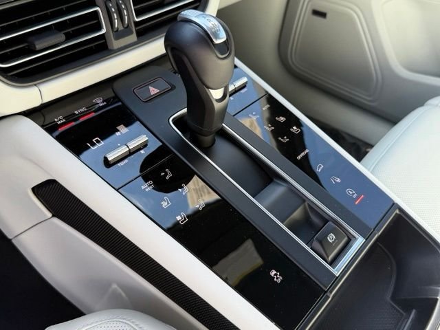 Used 2025 Porsche Macan AWD/4WD image 11