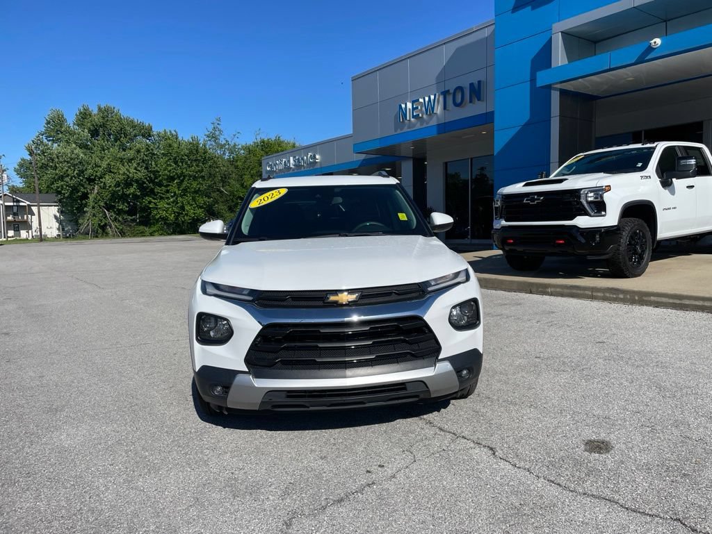 Used 2023 Chevrolet TrailBlazer LT FWD image 2
