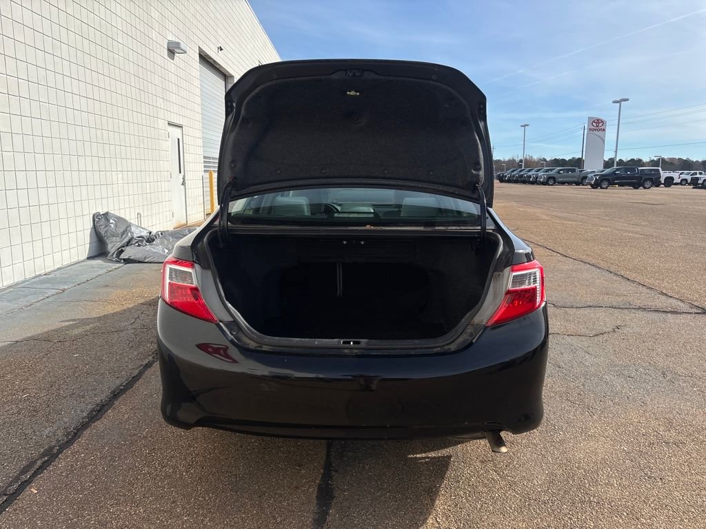 Used 2014 Toyota Camry LE image 28