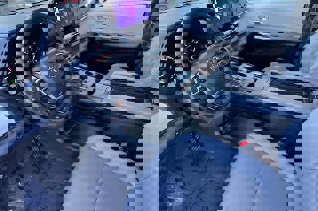 Used 2025 Toyota Sienna XLE image 11