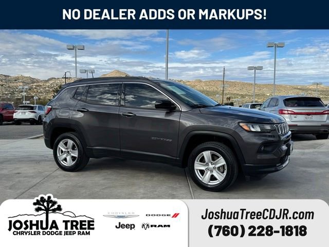 Used 2022 Jeep Compass Latitude image 1
