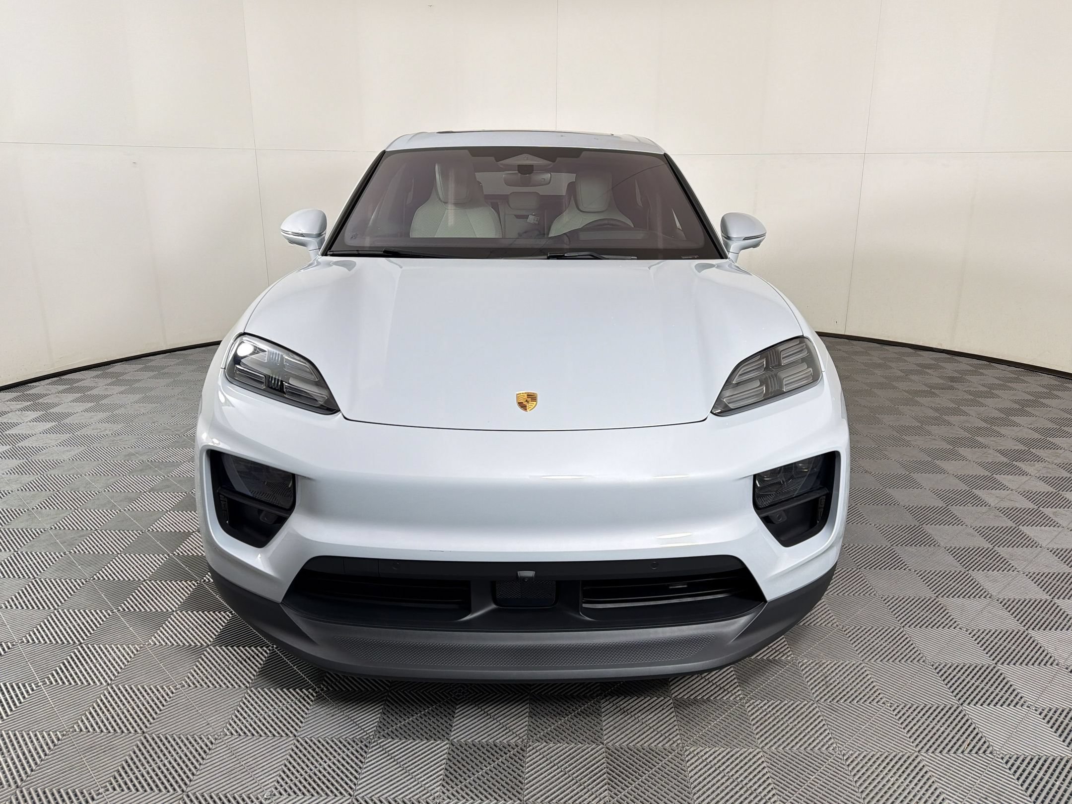 Used 2026 Porsche Macan Electric RWD image 7