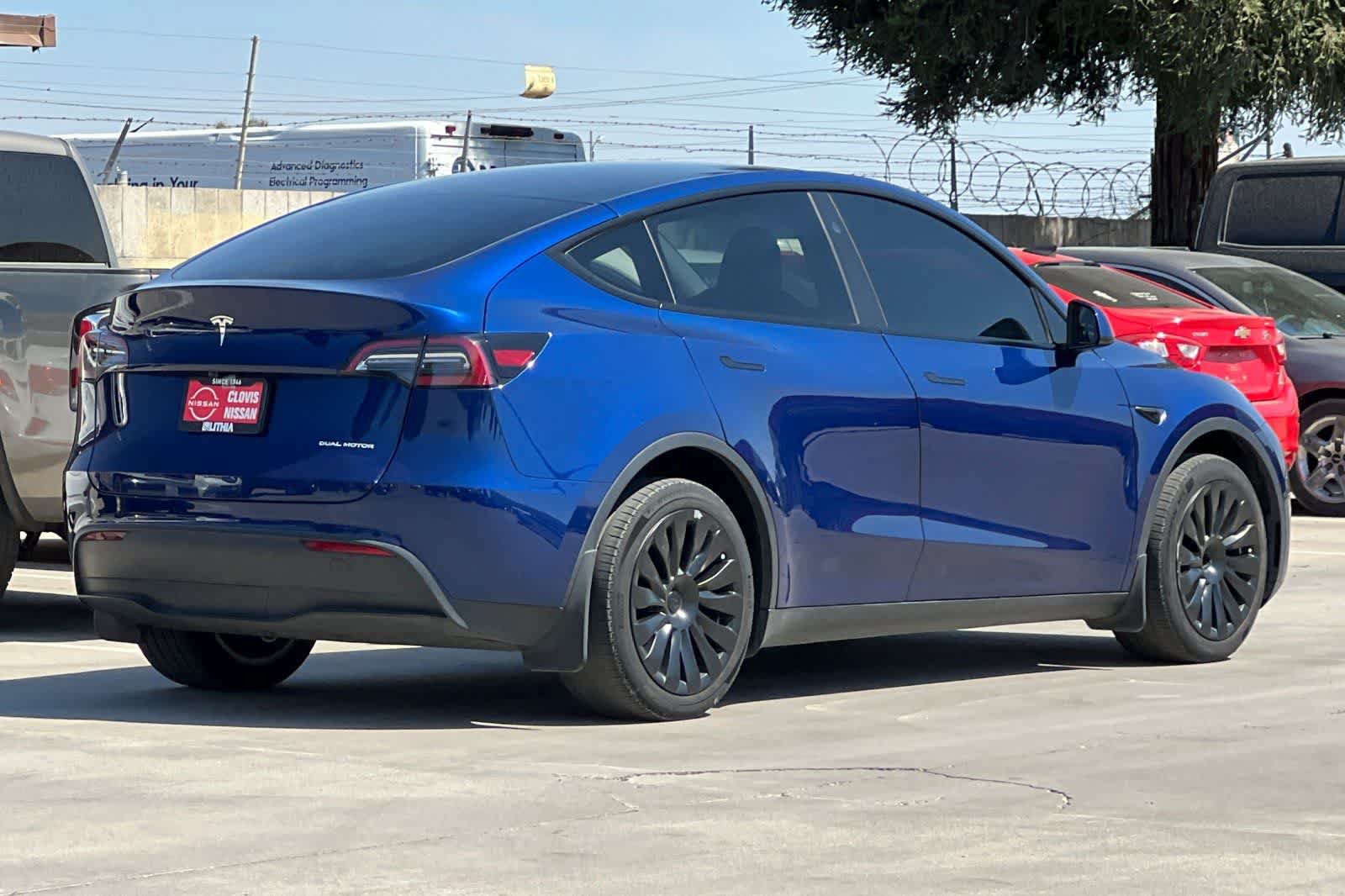 Used 2024 Tesla Model Y Long Range AWD/4WD image 3