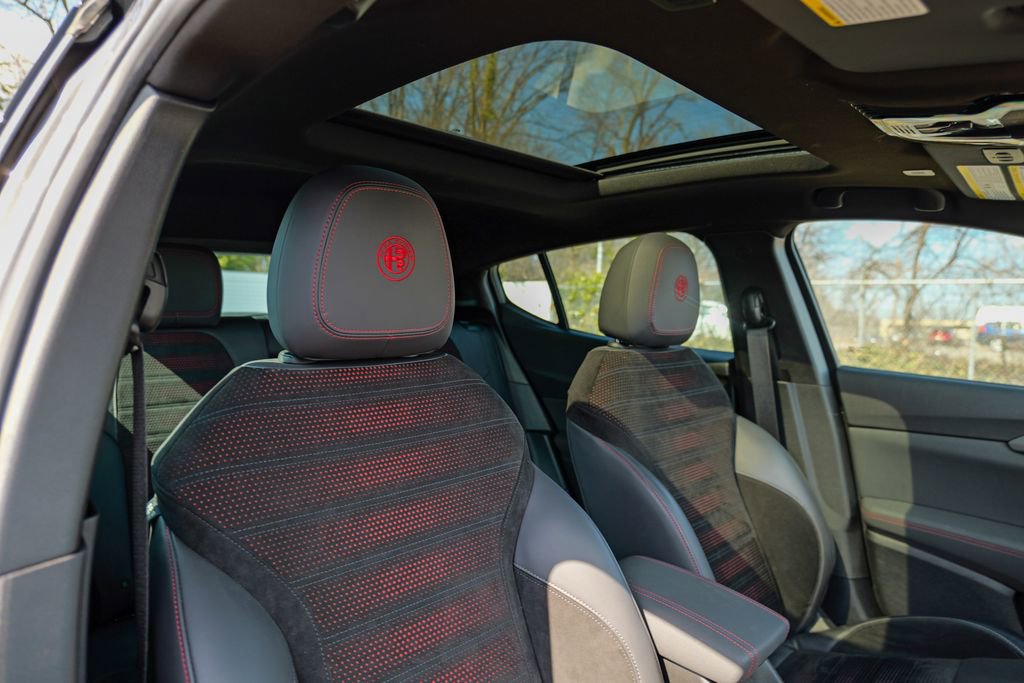 Used 2024 Alfa Romeo Tonale Veloce w/ Active Assist Package image 37