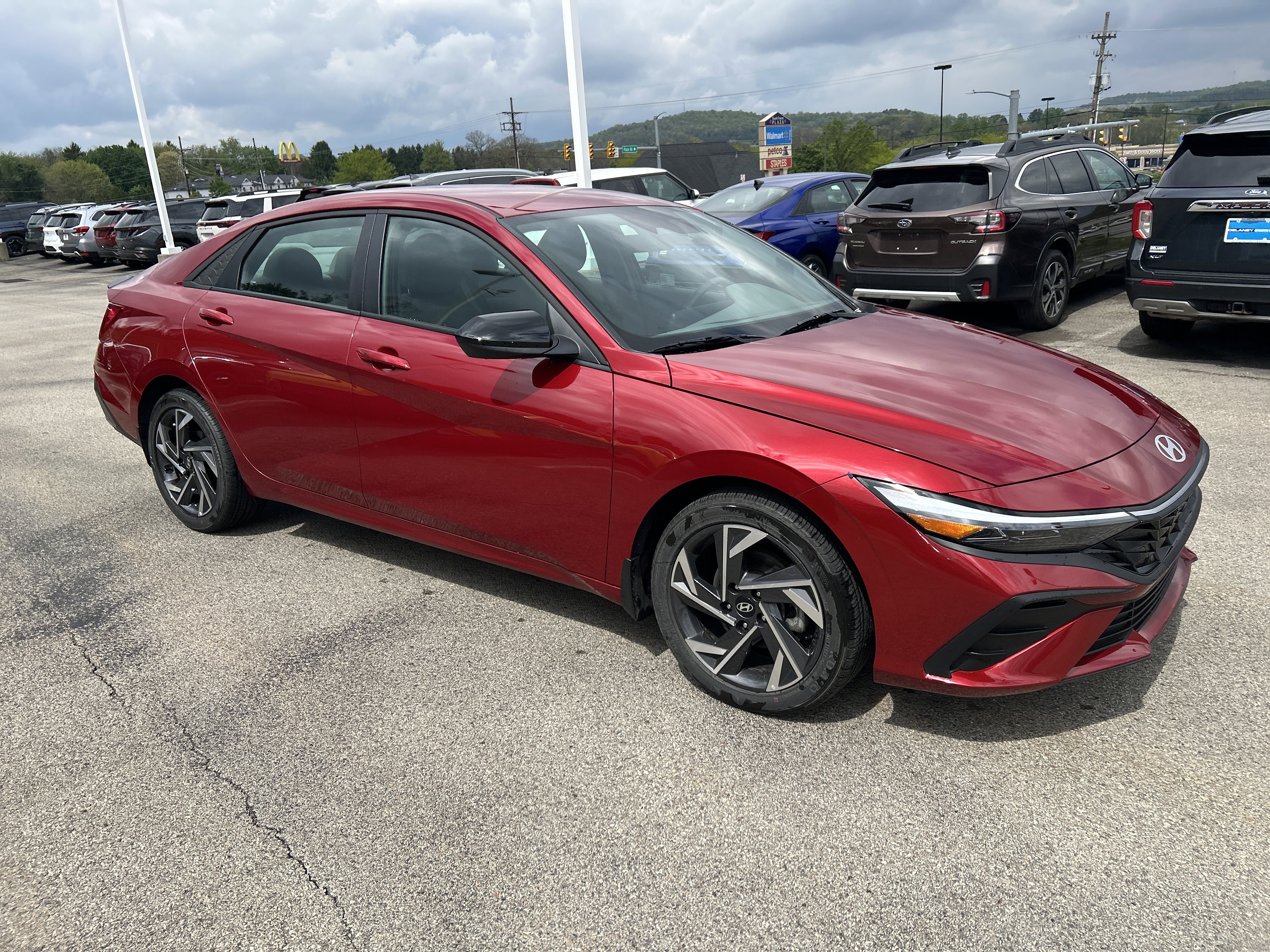 Used 2025 Hyundai Elantra Sport FWD image 3