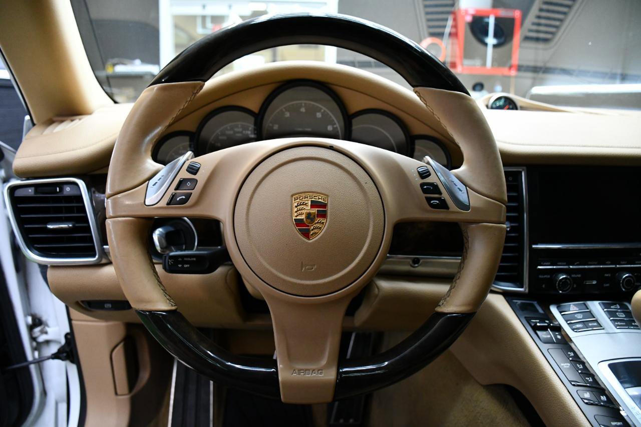 Used 2016 Porsche Panamera 4 AWD/4WD image 18