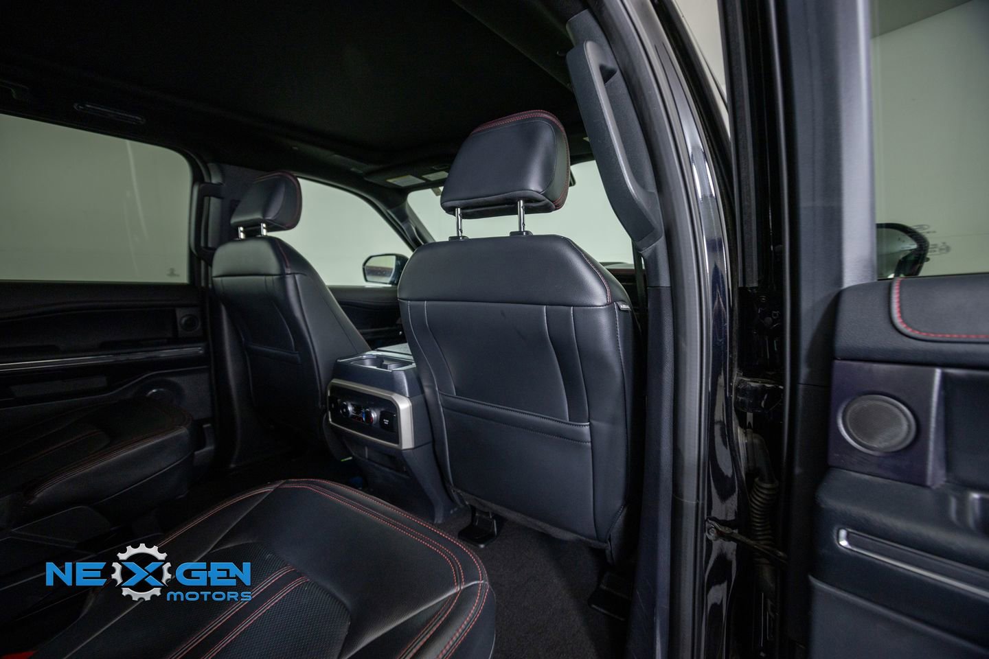 Used 2024 Ford Expedition Max Limited AWD/4WD image 35