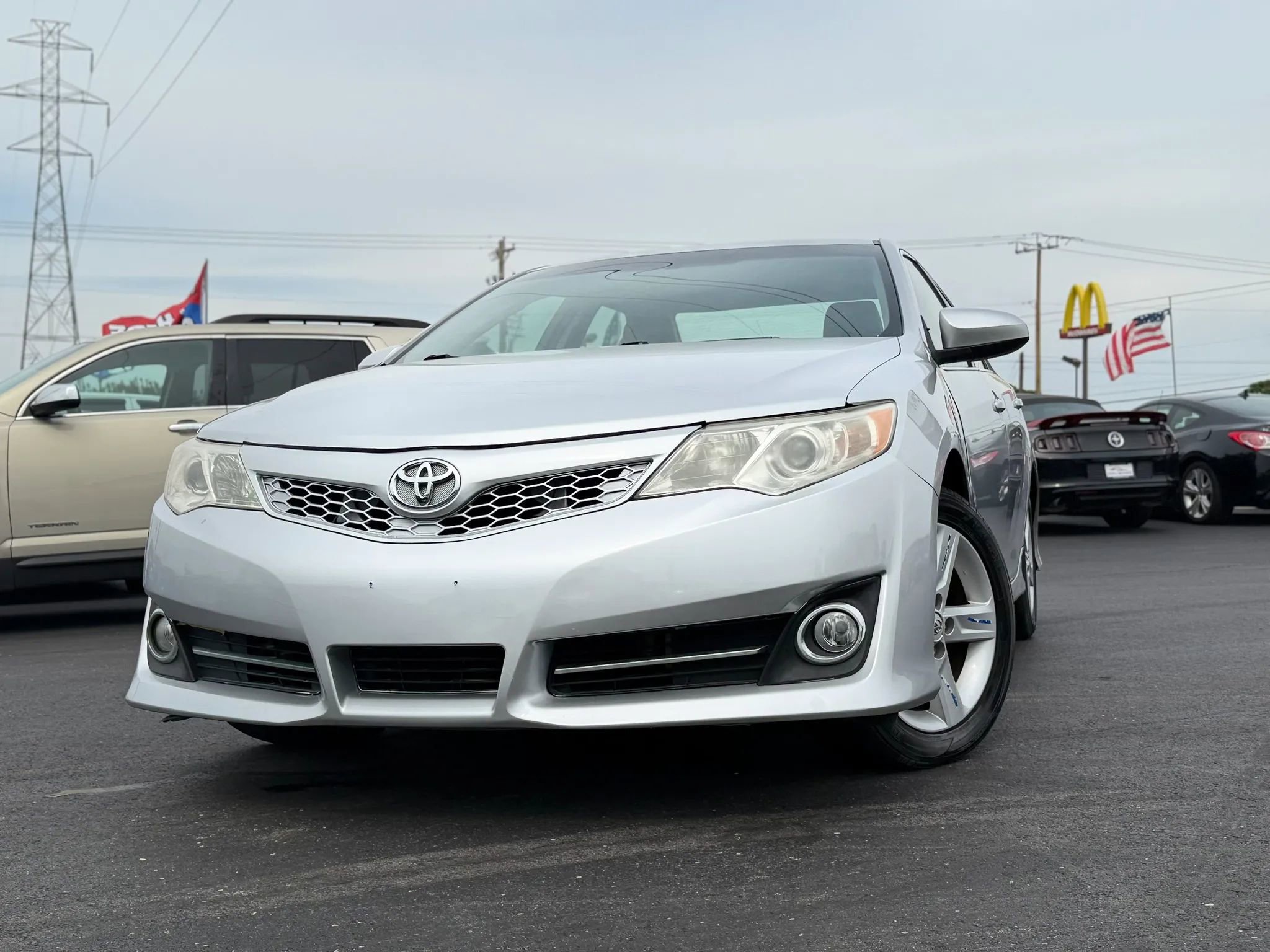 Used 2014 Toyota Camry SE FWD image 8