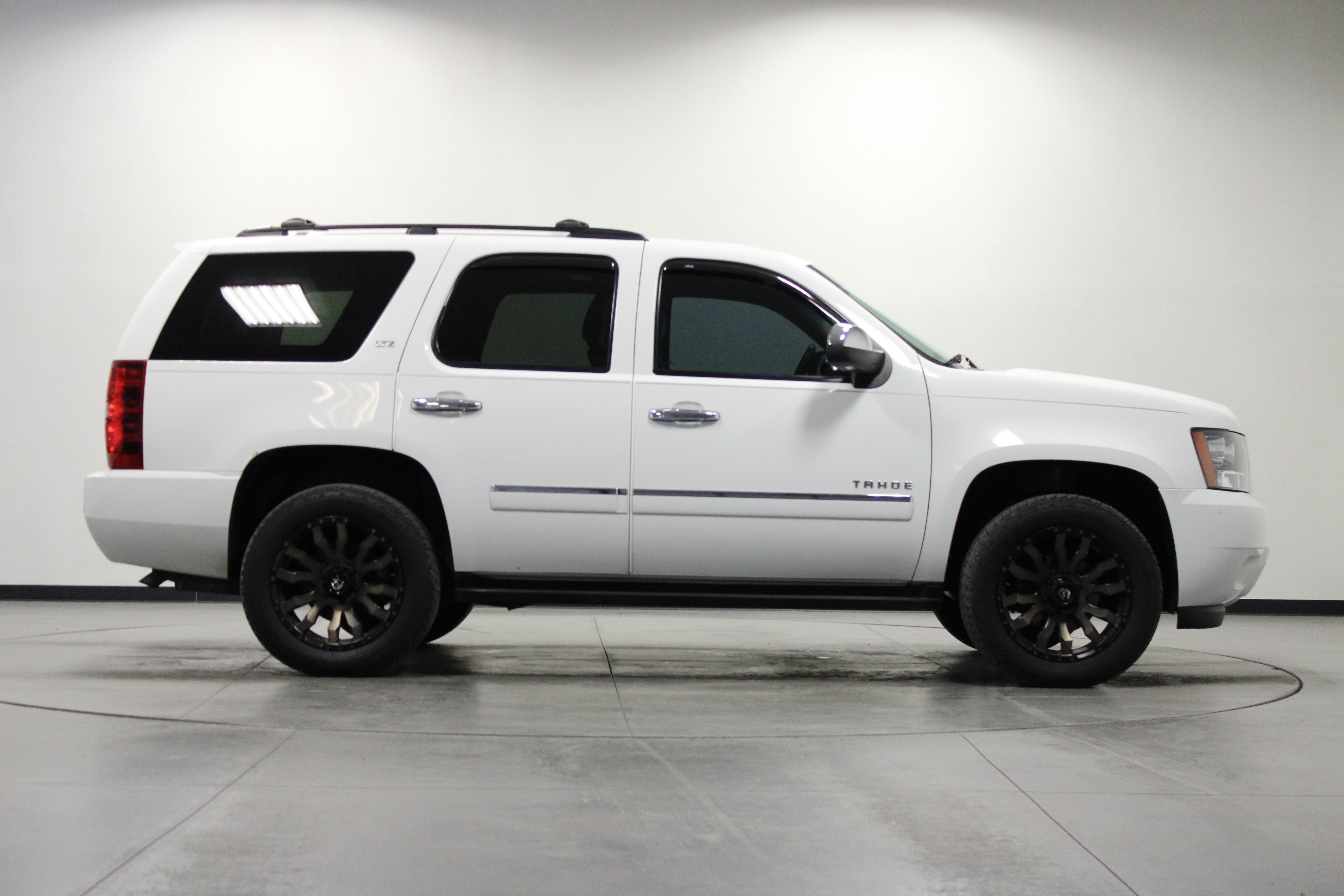 Used 2012 Chevrolet Tahoe LTZ AWD/4WD image 3