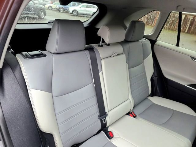 Used 2019 Toyota RAV4 Limited image 30