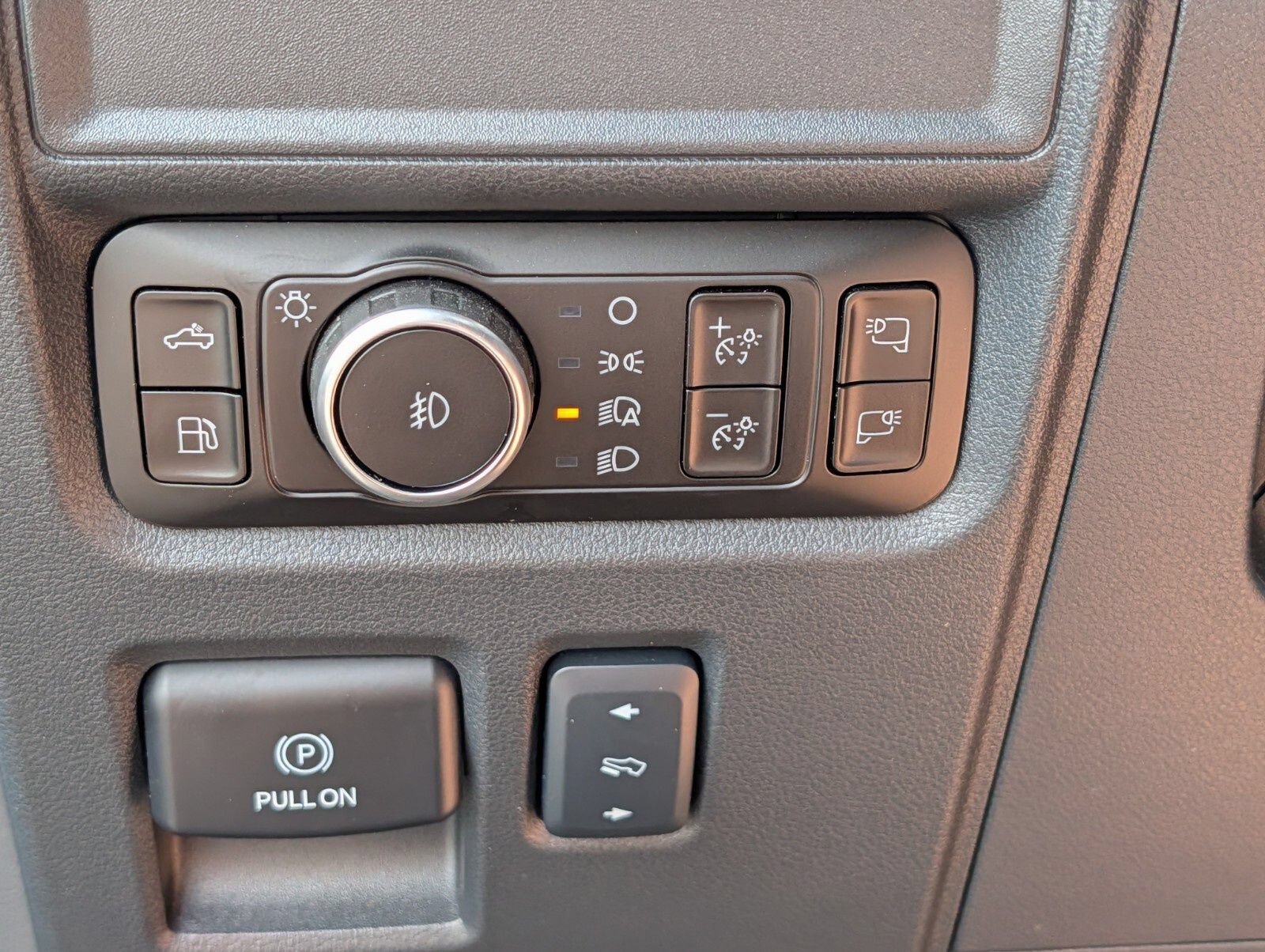 Used 2025 Ford F150 Lariat w/ Equipment Group 501A Mid AWD/4WD image 15