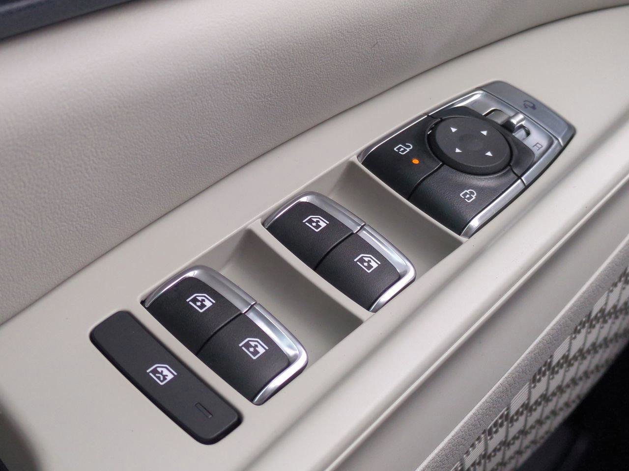 New 2026 Kia Carnival EX FWD image 24