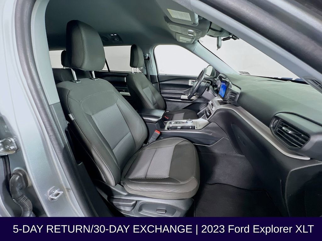 Used 2023 Ford Explorer XLT image 33