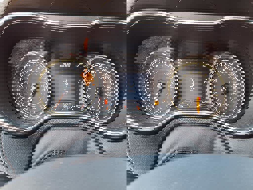 Used 2022 Jeep Cherokee Trailhawk w/ Comfort/Convenience Group image 23