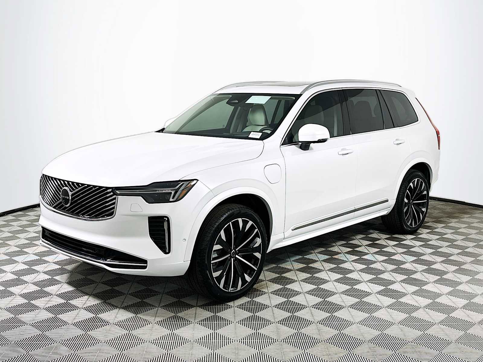 New 2026 Volvo XC90 T8 Ultra w/ Protection Package Premier image 3