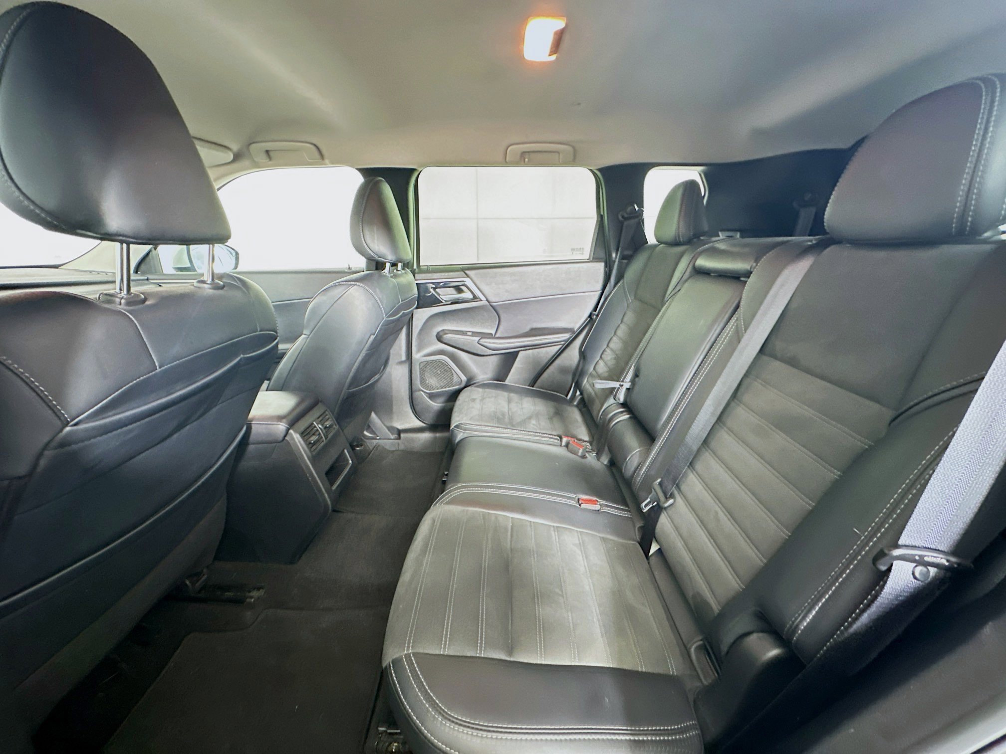 Used 2024 Mitsubishi Outlander SE AWD/4WD image 26