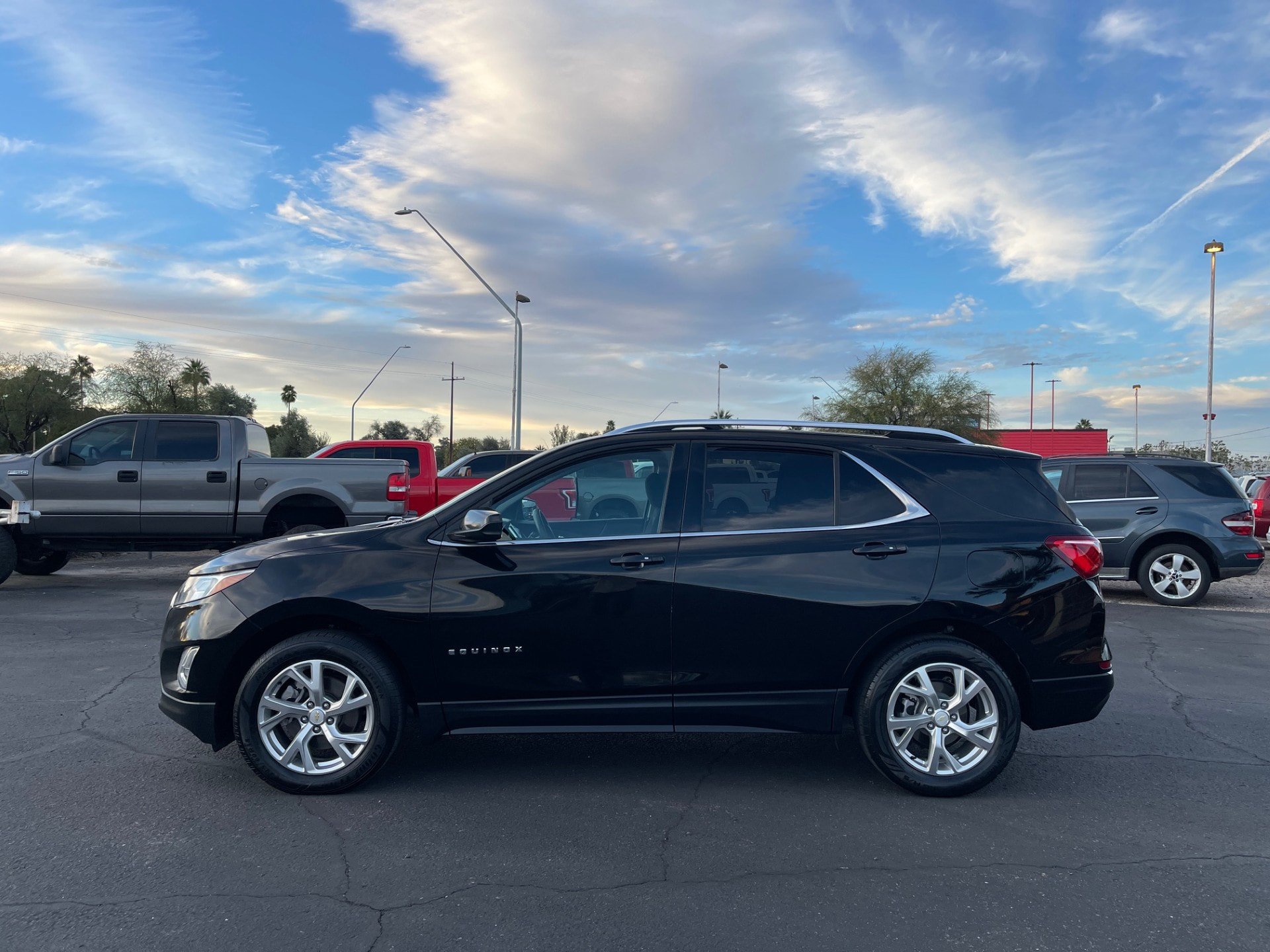 Used 2018 Chevrolet Equinox LT FWD image 2