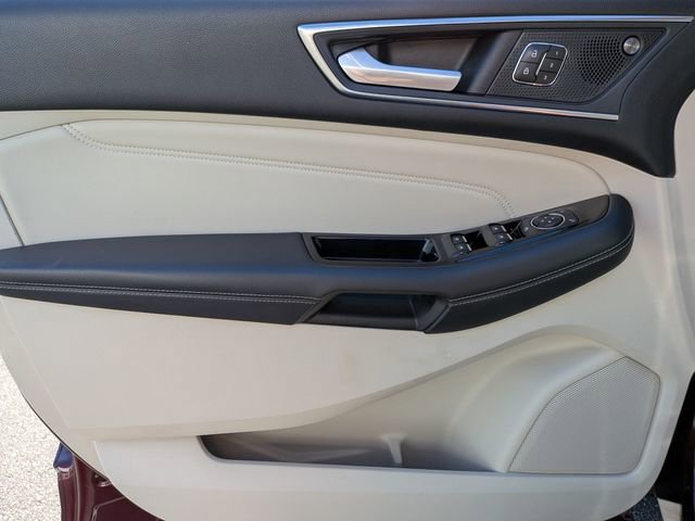 Used 2019 Ford Edge Titanium w/ Cold Weather Package FWD image 9