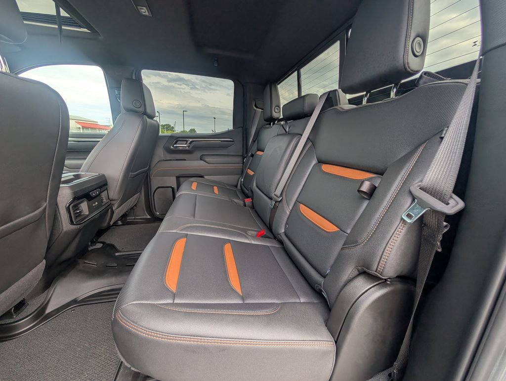 Used 2025 GMC Sierra 1500 AT4 w/ Technology Package AWD/4WD image 9
