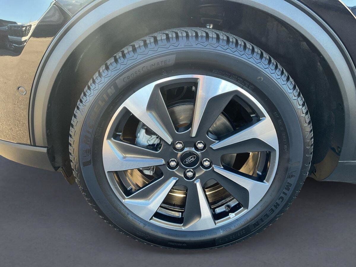 Used 2023 Ford Escape Platinum w/ Premium Technology Package AWD/4WD image 14