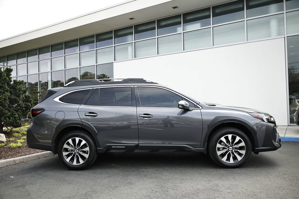 Used 2025 Subaru Outback Touring XT image 4