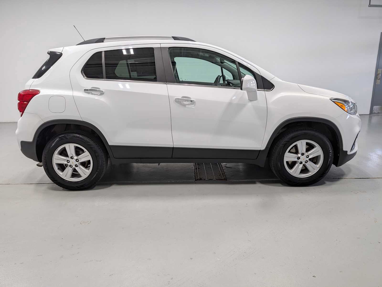 Used 2018 Chevrolet Trax LT w/ LT Convenience Package AWD/4WD image 7