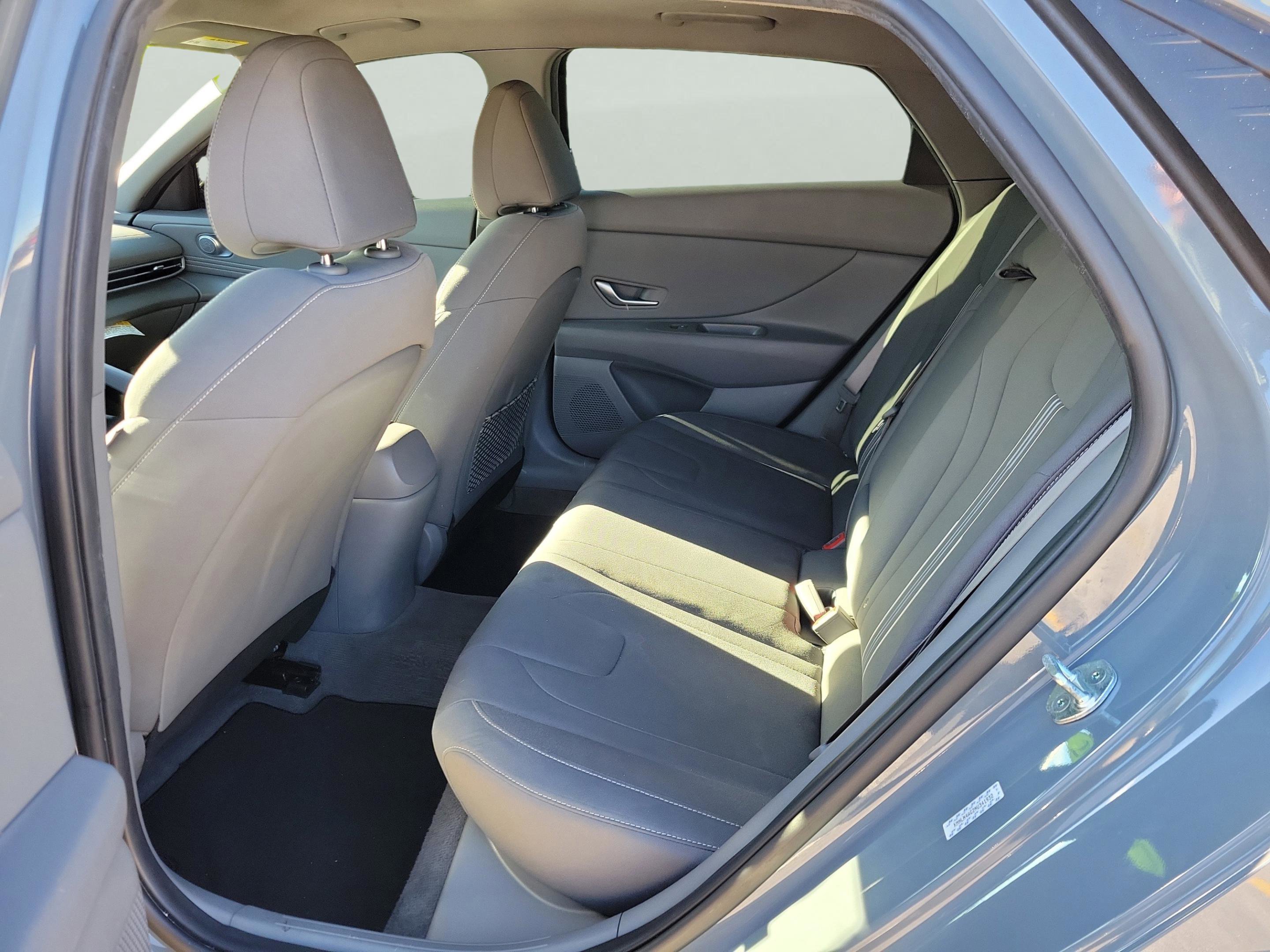 Certified 2022 Hyundai Elantra SEL w/ Convenience + Premium Package image 9