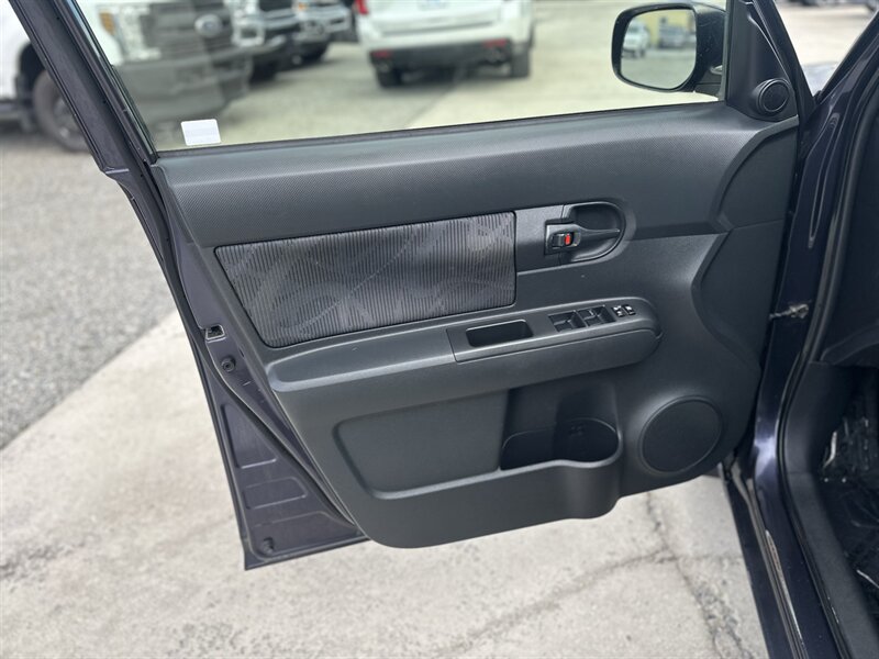 Used 2012 Scion xB FWD image 12
