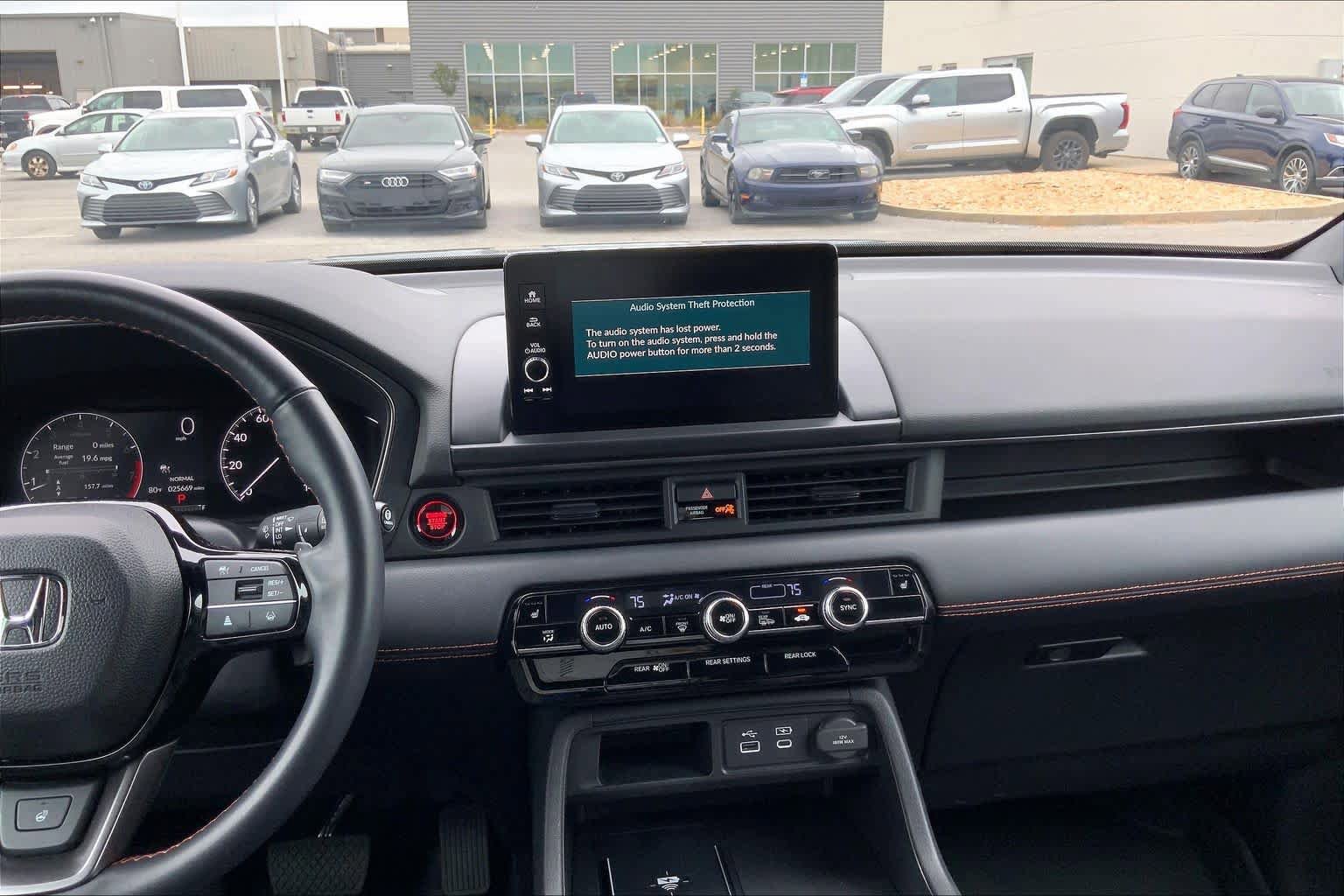 Used 2025 Honda Pilot TrailSport image 7