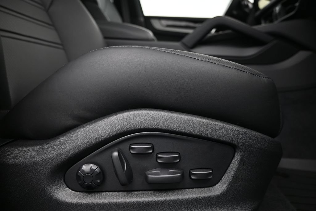 New 2026 Porsche Cayenne S AWD/4WD image 15