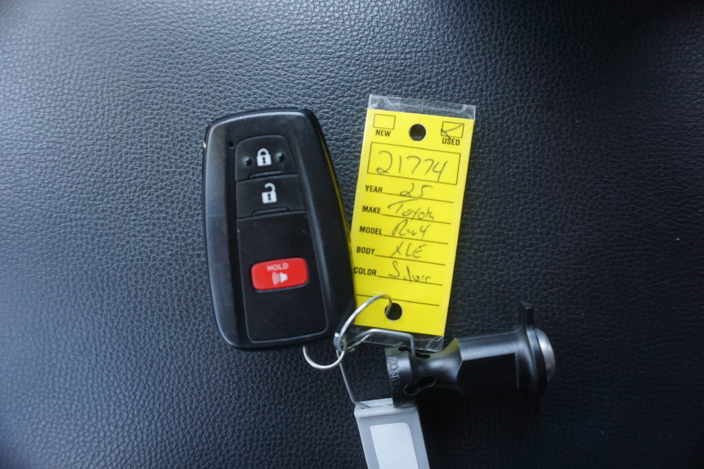 Certified 2025 Toyota RAV4 XLE AWD/4WD image 32