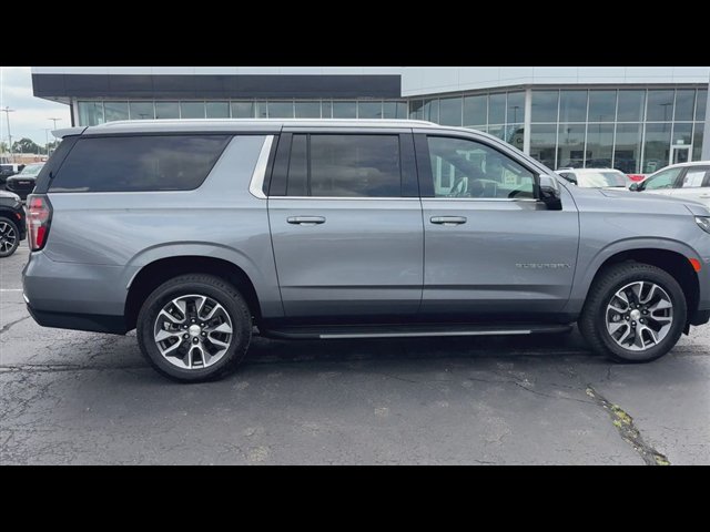Certified 2021 Chevrolet Suburban LT w/ LT Signature Package AWD/4WD image 9