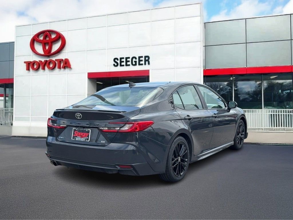 Used 2025 Toyota Camry SE FWD image 3