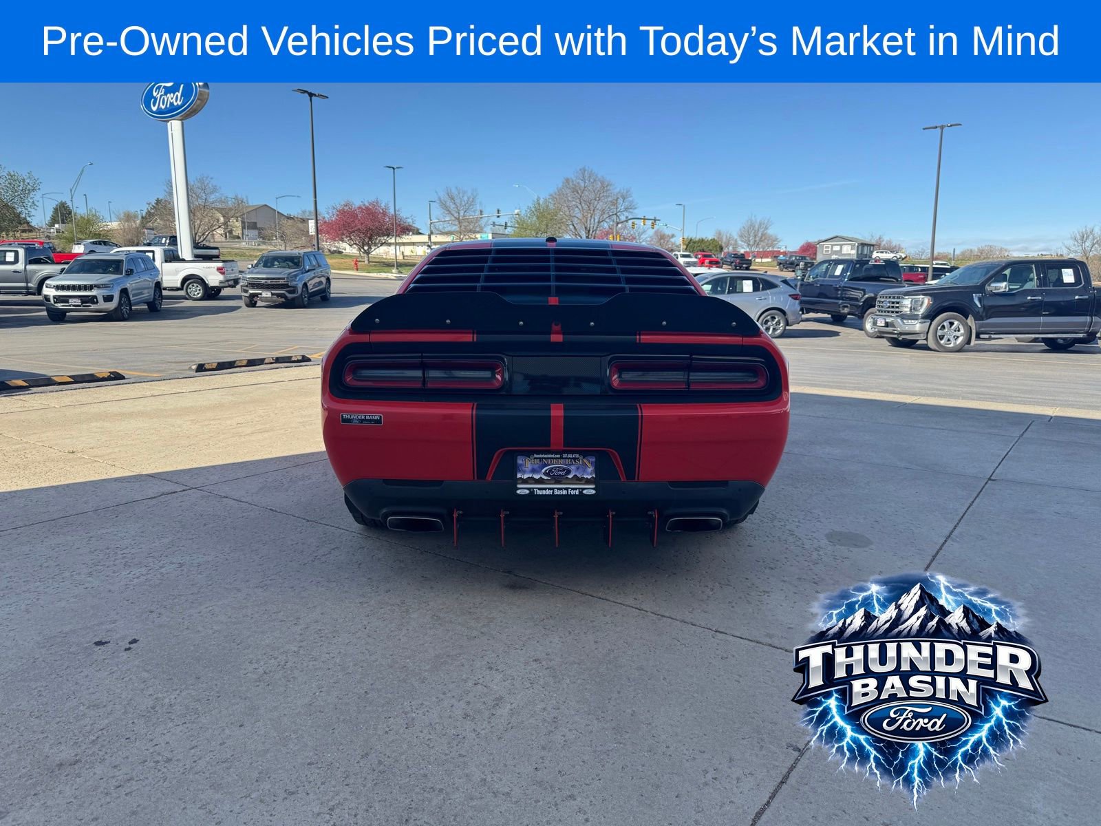 Used 2016 Dodge Challenger SRT w/ Technology Group image 2