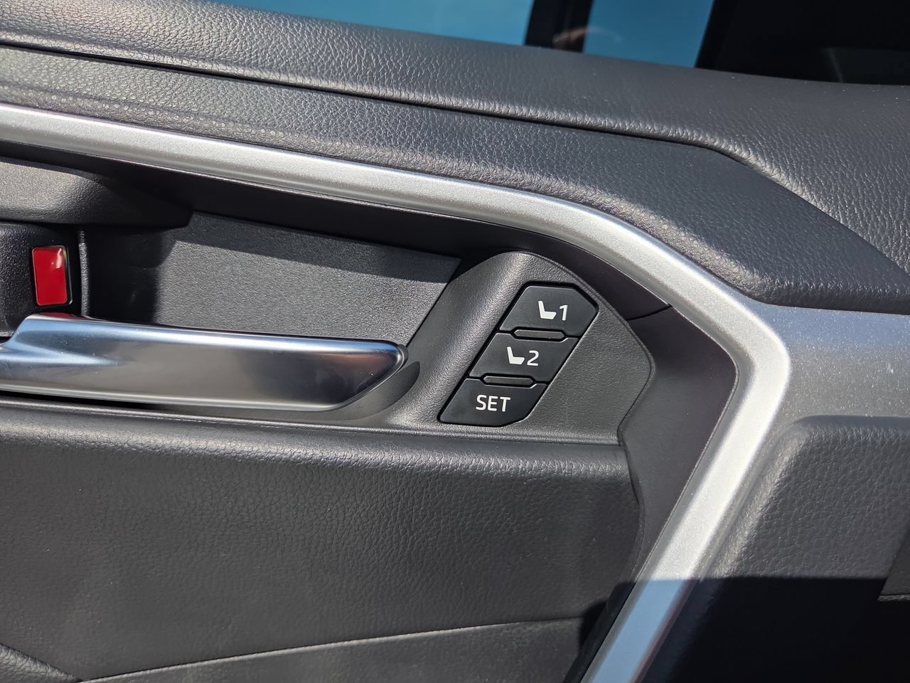 Used 2022 Toyota RAV4 XLE Premium FWD image 16