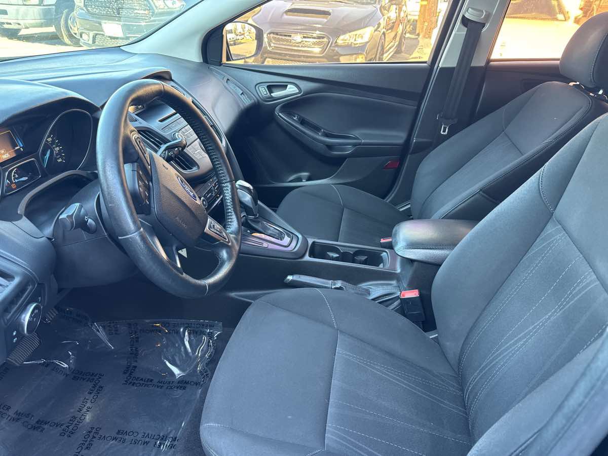 Used 2015 Ford Focus SE w/ SE Sport Package image 22