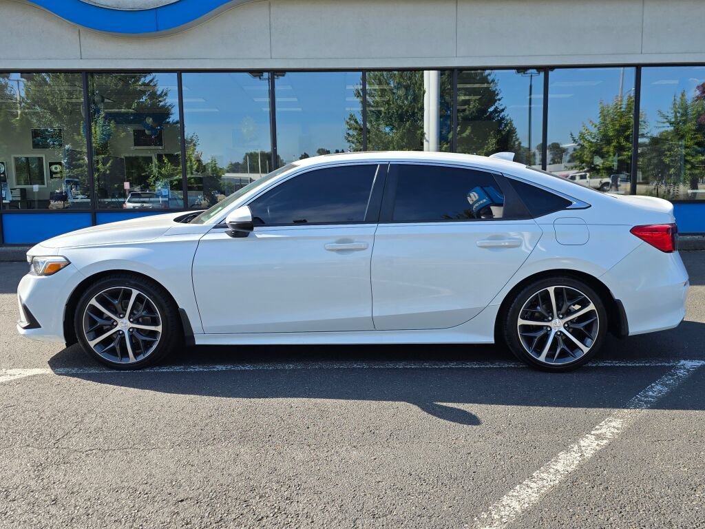 Used 2022 Honda Civic Touring image 2